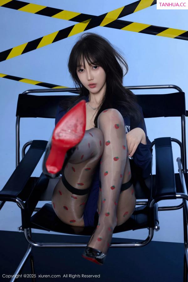 玥儿玥  [XiuRen]高清写真图 2025.07.14 No.10544 玥儿玥er 蓝色制服第28张图片